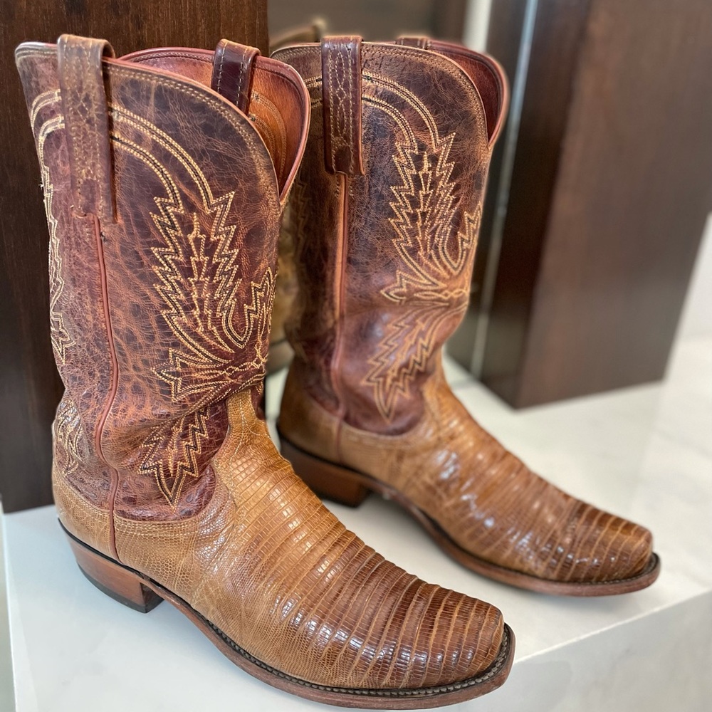 Lucchese armadillo skin boots. Tan color. Size 10D